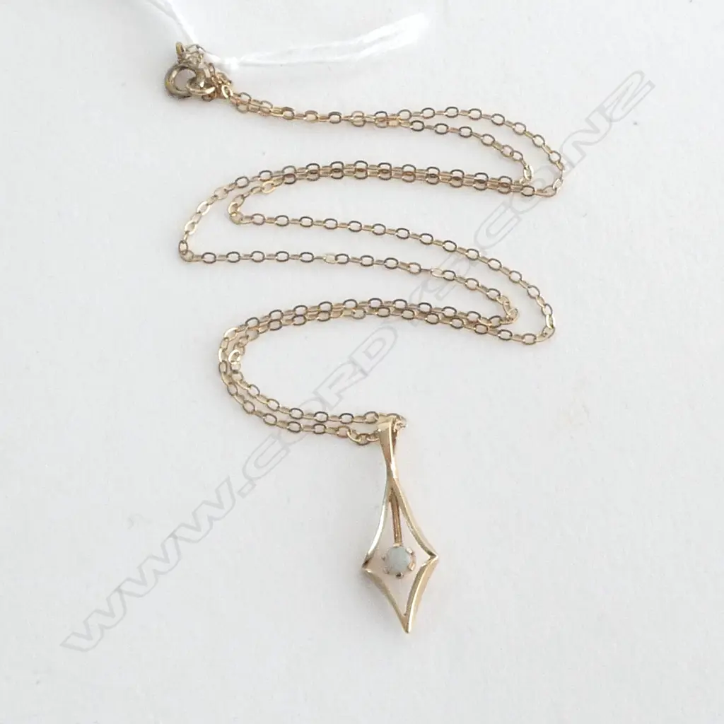 9ct GOLD & OPAL PENDANT 0.8gm ON PLATED NECKLACE Image 1++