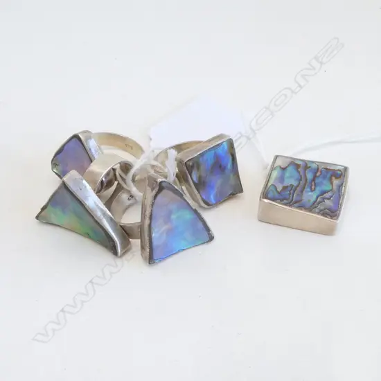 5PCS SILVER & SHELL JEWELLERY; FOUR RINGS VARIOUS SIZES & SQUARE PENDANT