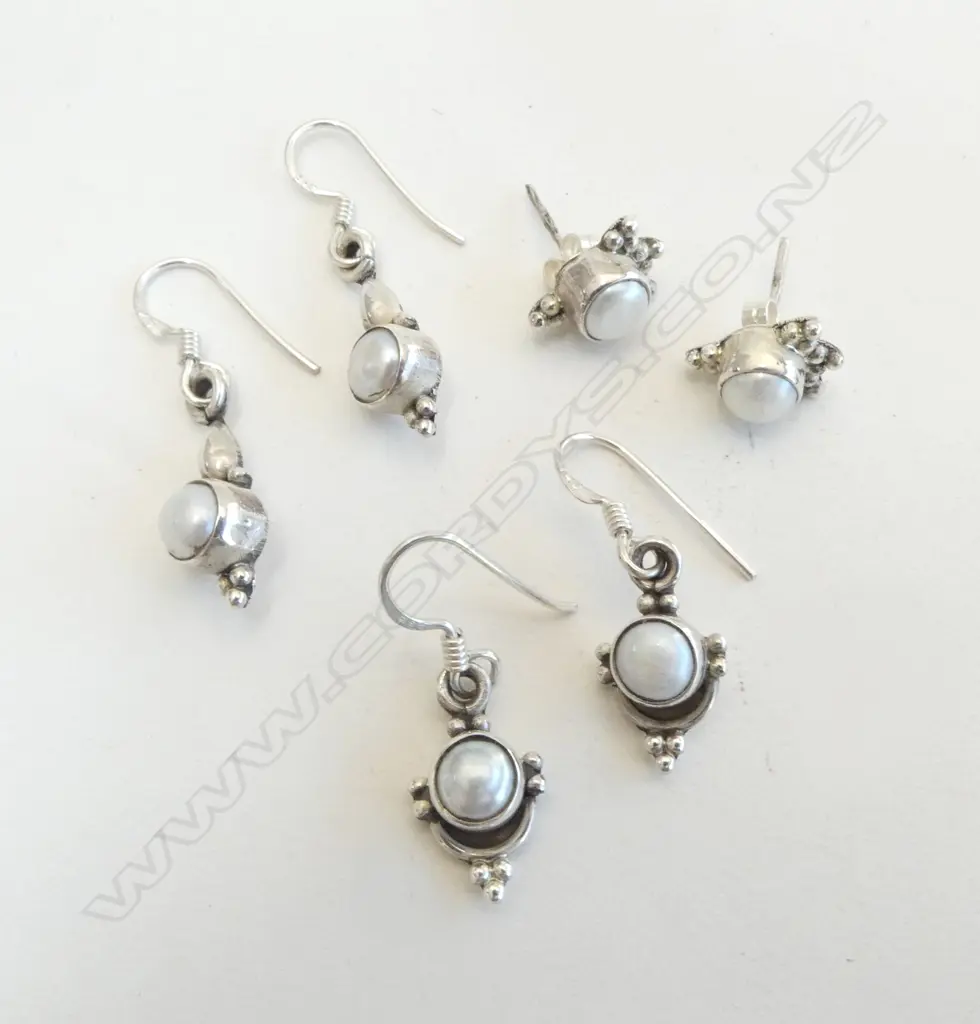 3 PRS SILVER & PEARL EARRINGS (2 HOOK/1 STUD) Image 1++