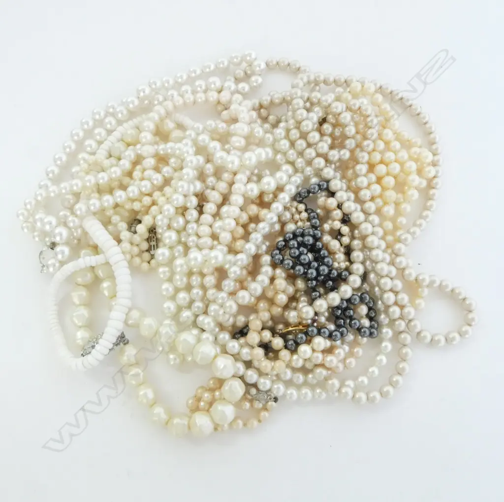 ASST. COSTUME PEARL NECKLACES  Image 1++