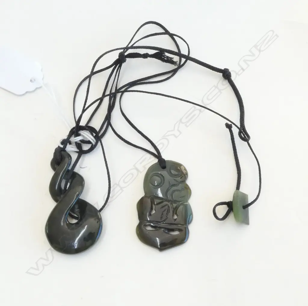 2 POUNAMU PENDANTS ON CORD - HEI TIKI & SPIRAL, PENDANT L.50mm Image 1++