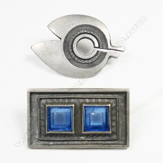 2 SIGNED SWEDISH RETRO BROOCHES BY R TENNESMED & R TENN