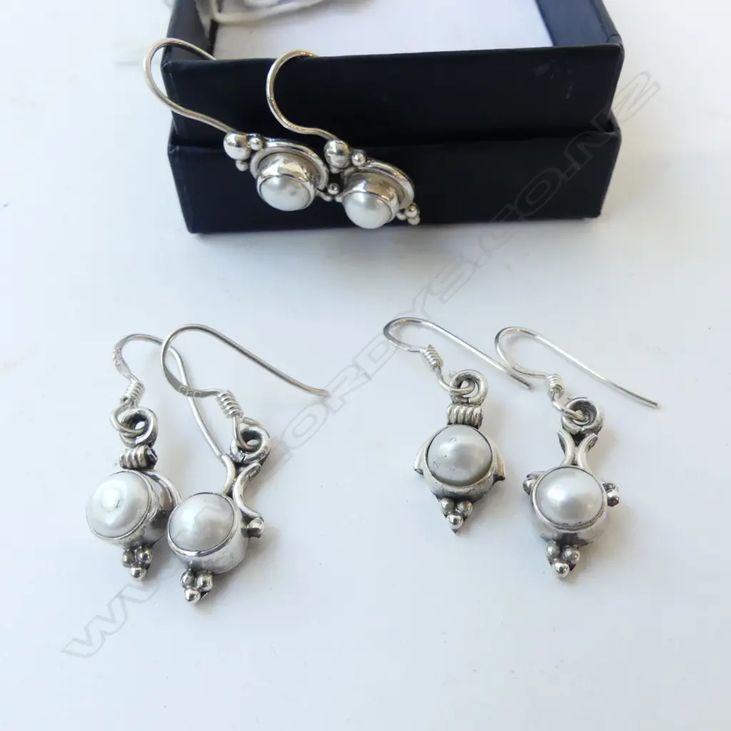 3 PRS SILVER & PEARL EARRINGS (HOOK) Image 1++
