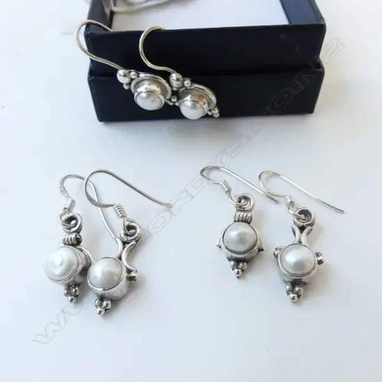 3 PRS SILVER & PEARL EARRINGS (HOOK)