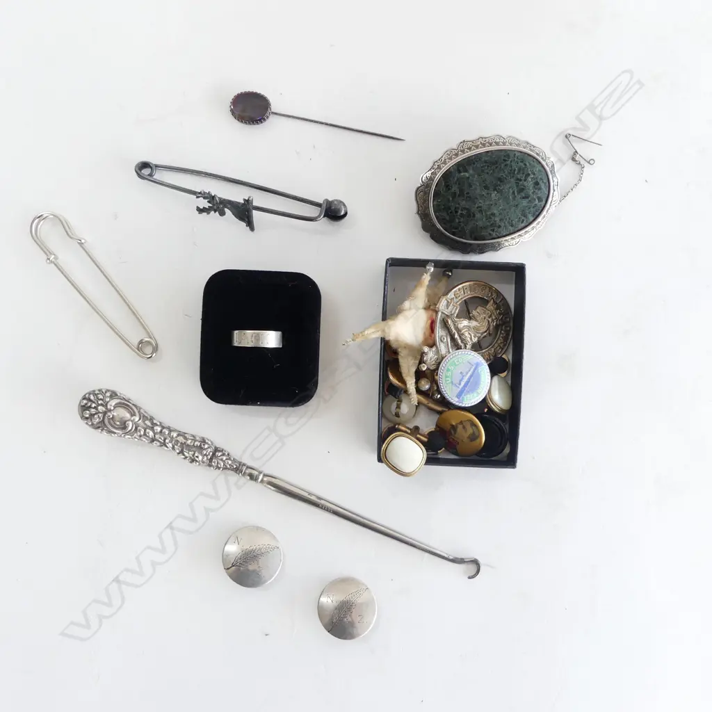 COLLECTABLES; SILVER RING by JEWELLER ADOLPH KOHN. SILVER HANDLED BOOT LACER. ENGRAVED NZ BUTTONS. BROOCH /PINS ETC Image 1++
