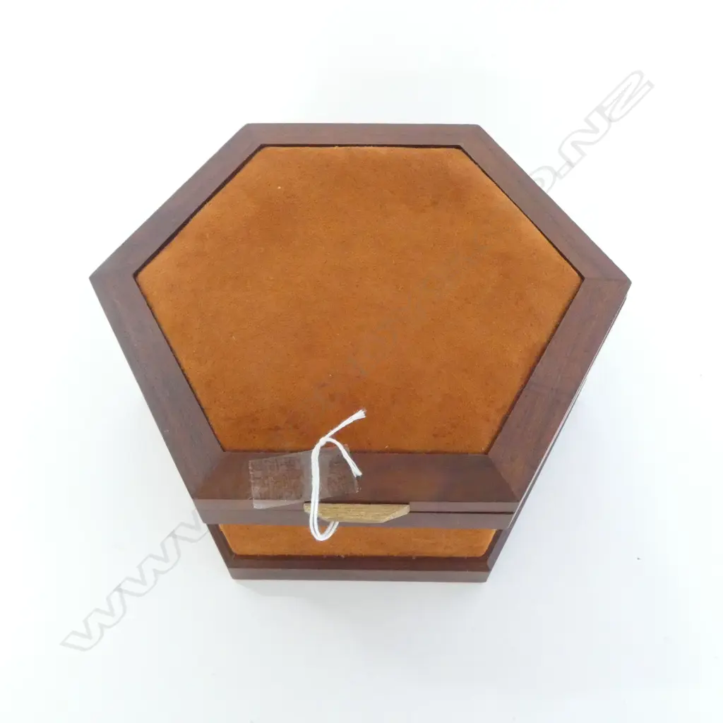 2 PR 14ct GOLD EARINGS, FRESH WATER PEARL NECKLACE & OTHER COSTUME w. JEWELLERY BOX Image 1++
