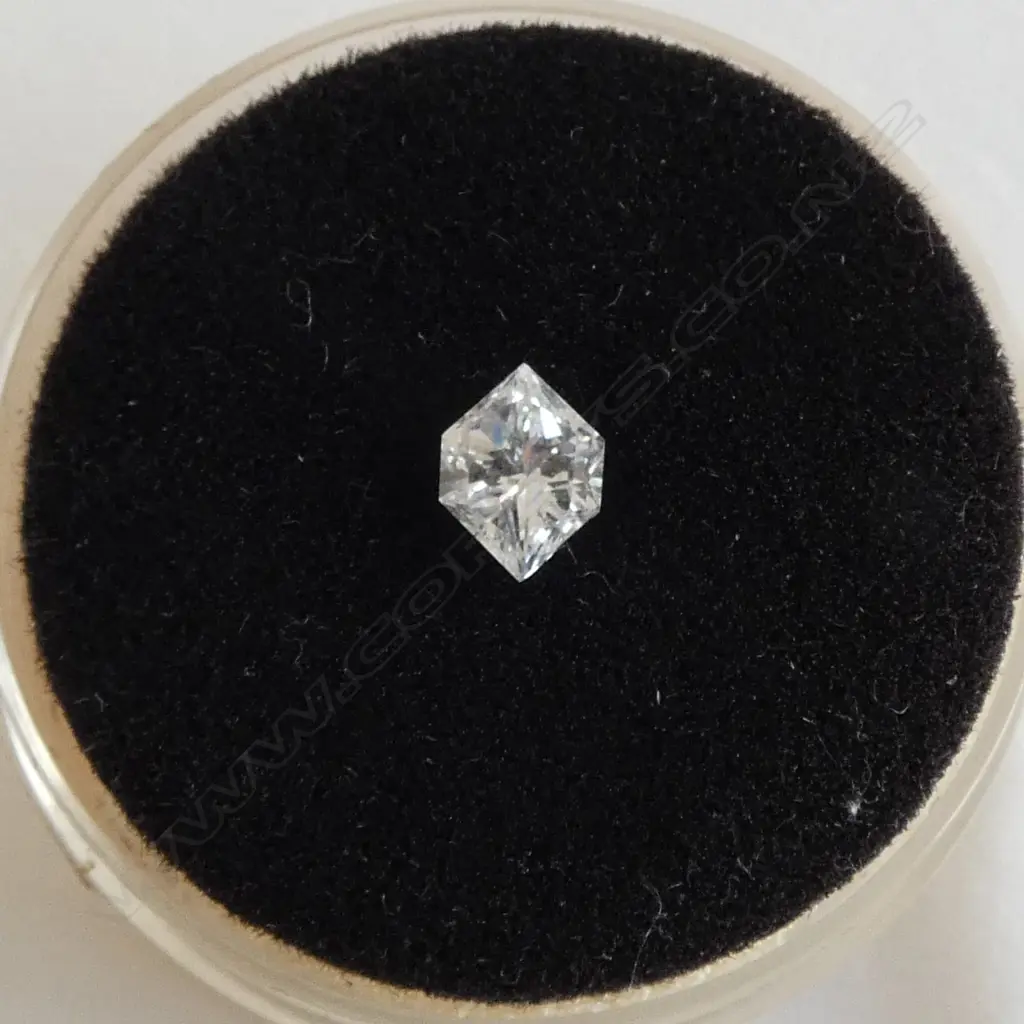 0.384CT UNSET MODIFIED PRINCESS CUT DIAMOND Image 1++