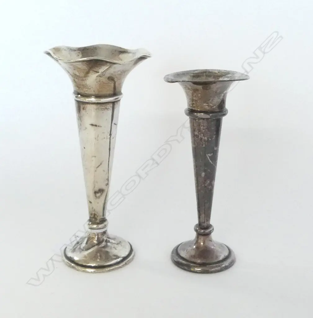2 STG SILVER POSEY VASES H.155mm FAULTED Image 1++
