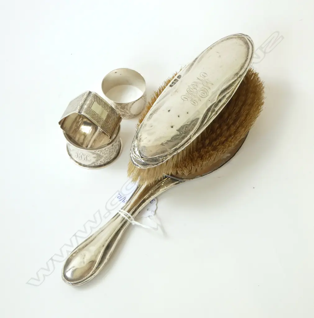 2 STG SILVER BRUSHES + 3 NAPKIN RINGS (62grms) Image 1++