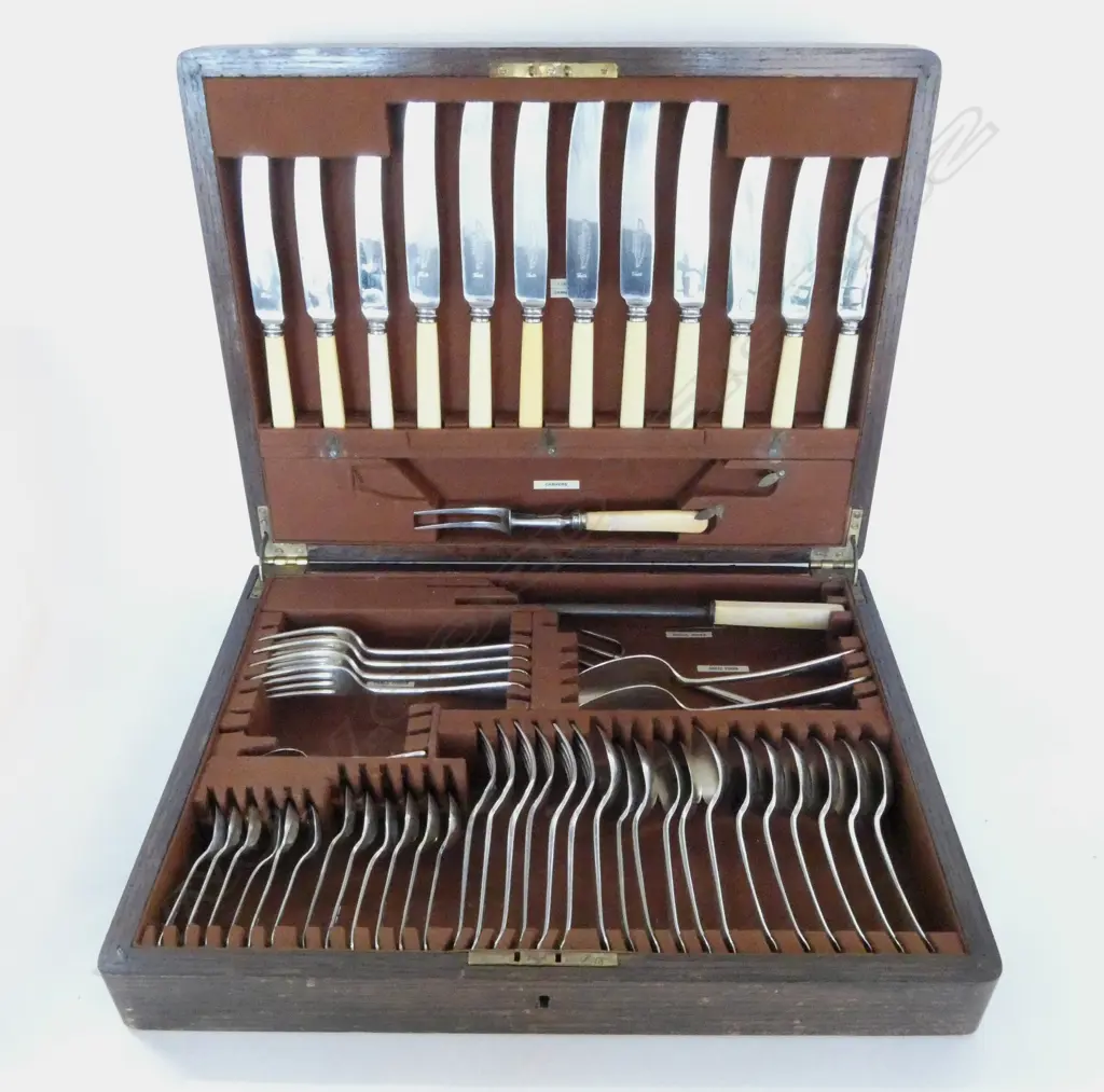 CUTLERY CANTEEN w. IVORINE KNIVES W.465mm Image 1++