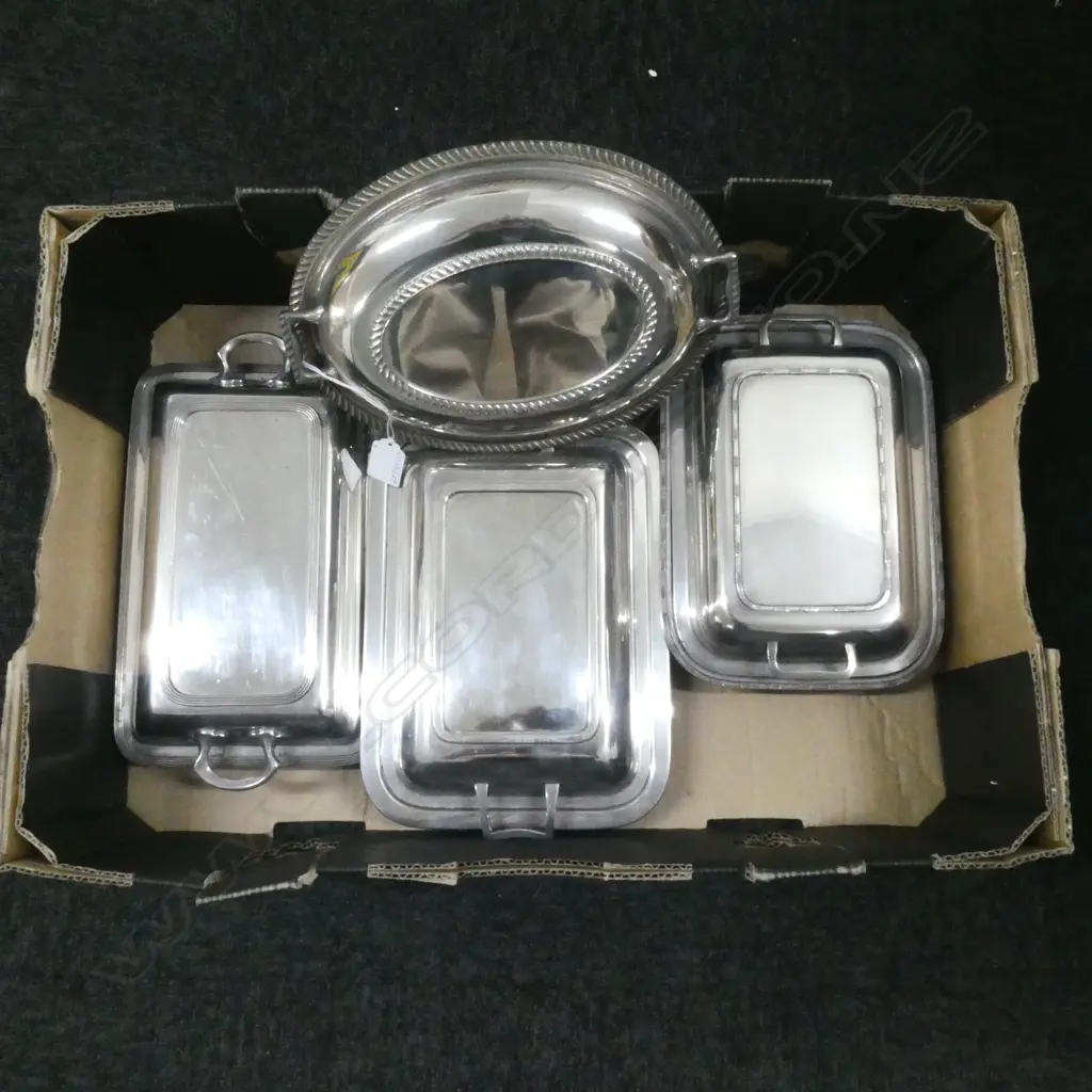 FOUR SILVER PLATED LIDDED VEGETABLE TUREENS, L.275MM Image 1++
