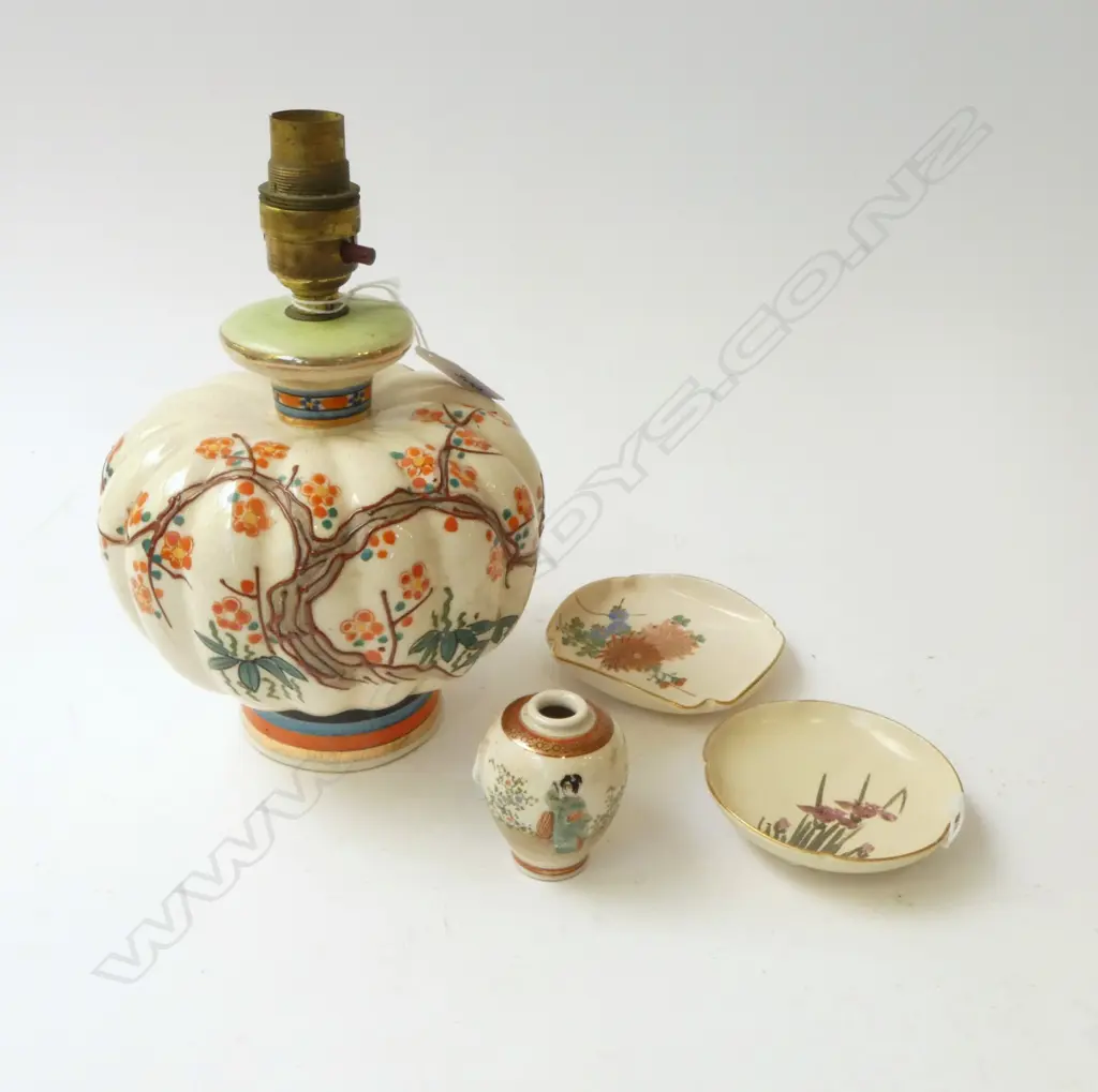 COLLECTION 4PCS SATSUMA; 1LAMP H230MM 2 DISHES DIA 90 & VASE H60MM Image 1++