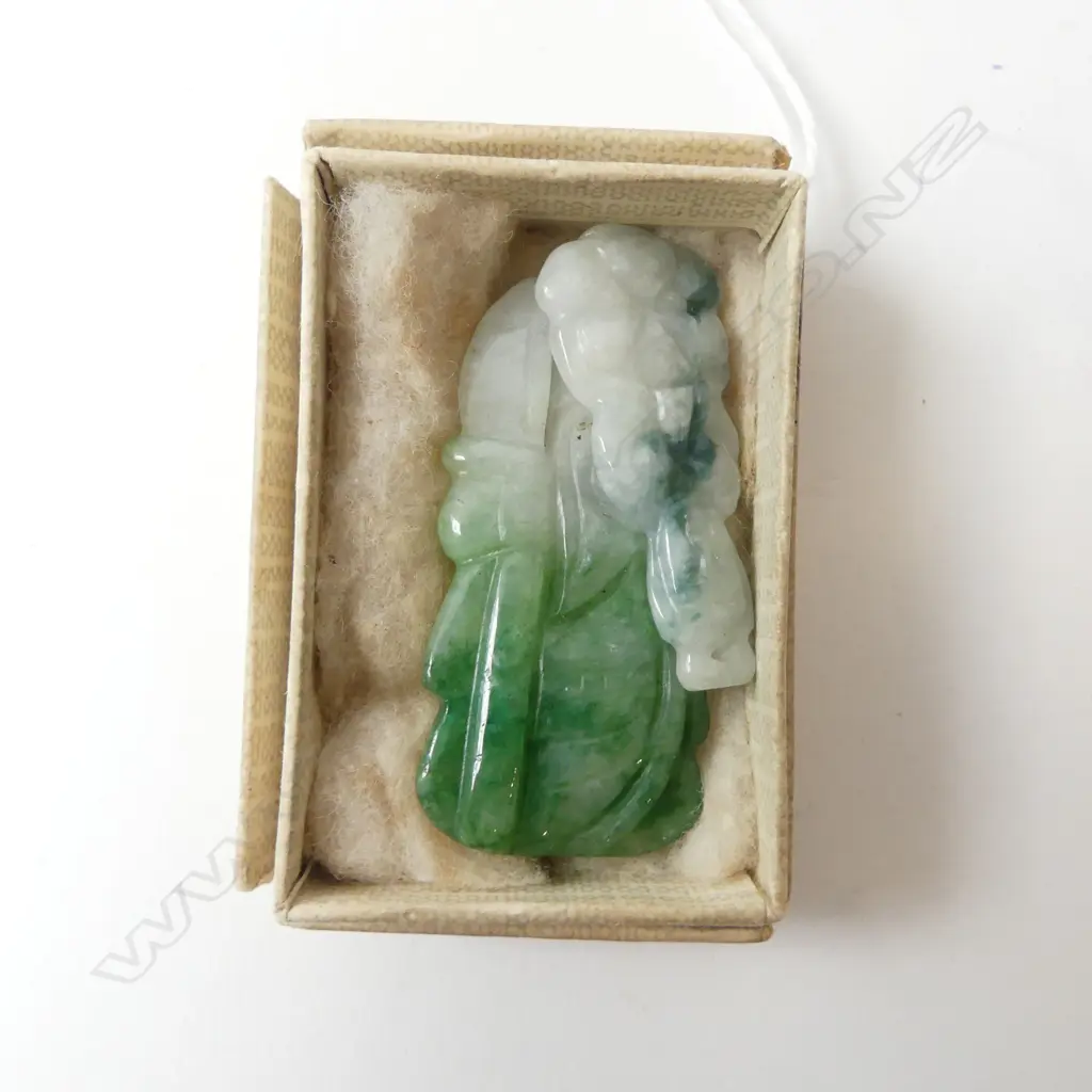 2 SMALL CHINESE JADE PENDANTS & SMALL VASE H.70mm Image 1++