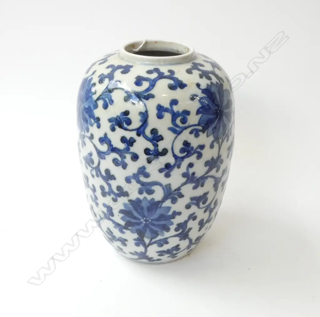 CHINESE B/W VASE H.250mm Image 1++