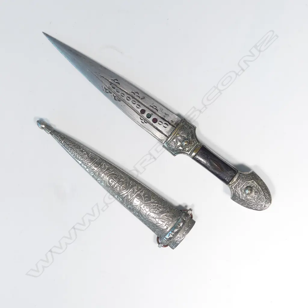 VINTAGE MIDDLE EASTERN DAGGER IN SCABBARD. L.280mm Image 1++