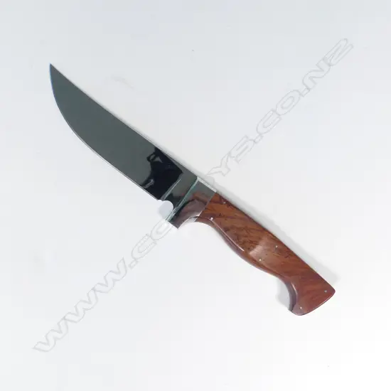 CUSTOM NZ MADE HUNTING KNIFE. EAGLE LOGO ETCHED TO BLADE. L.260mm