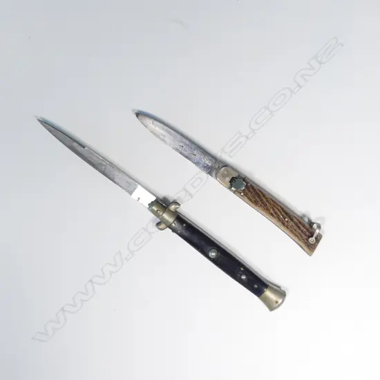 TWO VINTAGE FOLDING KNIVES. WOOD & BRASS & ANTLER HANDLES. L.145mm & 110mm