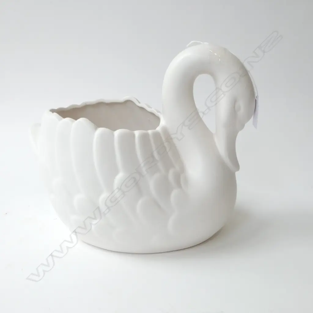 WHITE CERAMIC SWAN H.230mm Image 1++