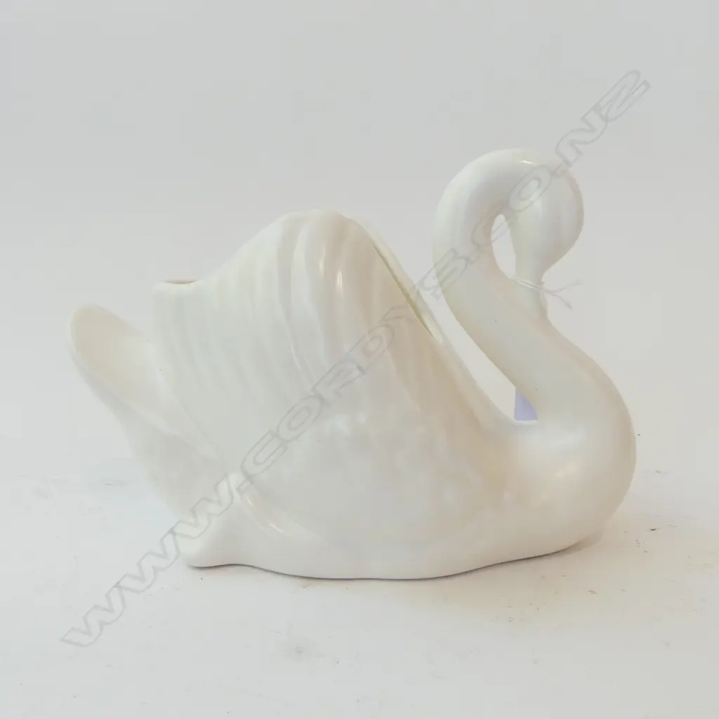 STUDIO CERAMICS WHITE SWAN VASE H.185mm Image 1++