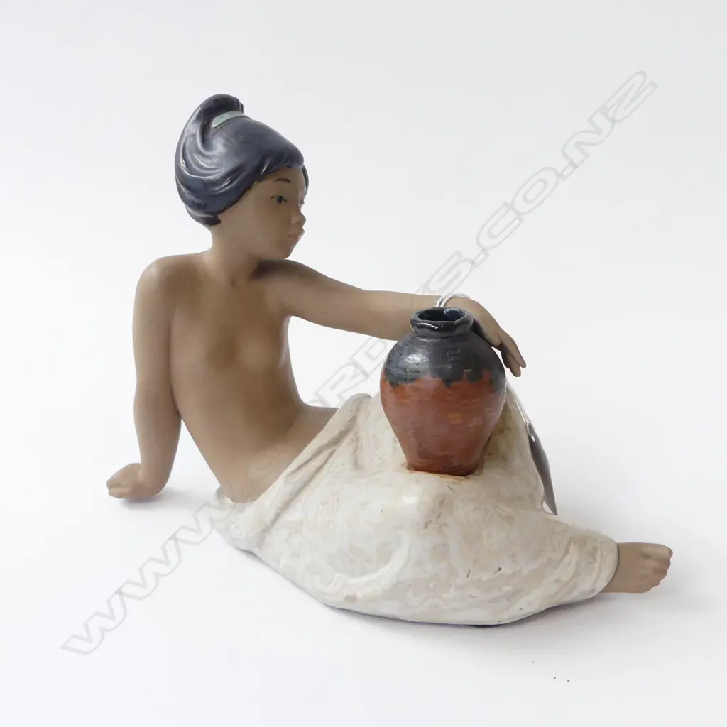 LLADRO FIGURE WATER GIRL L220MM Image 1++