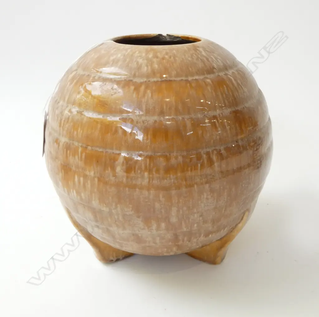 AMBRICO TYPE EARLY CROWN LYNN TRICKLE GLAZE BROWN BEEHIVE VASE, RIM CHIP. H.190mm Image 1++