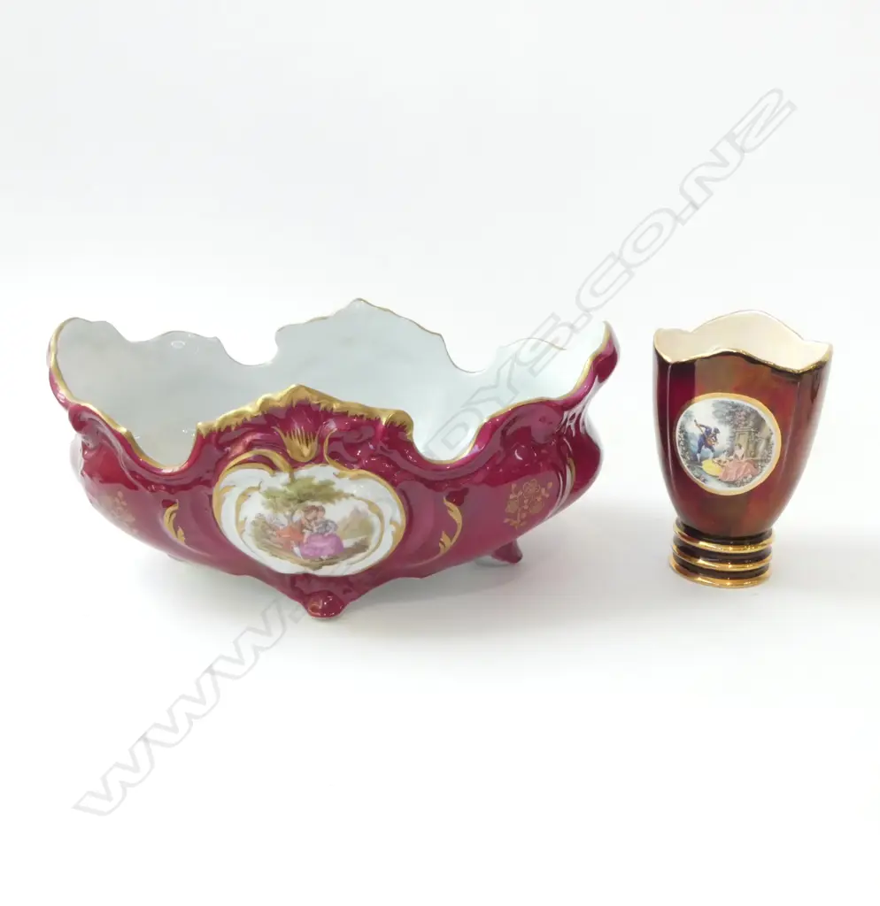 LARGE LIMOGE RED COLORWAY  ELONGATED VASE WITH FRENCH VIGNETTES AFTER FRAGONARD, L.310mm WITH CARLTONWARE ROUGE ROYALE V Image 1++