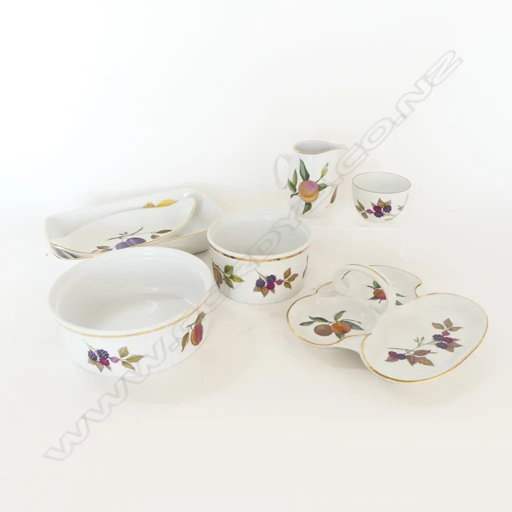 8 PCES ROYAL WORCESTER EVESHAM Image 1++