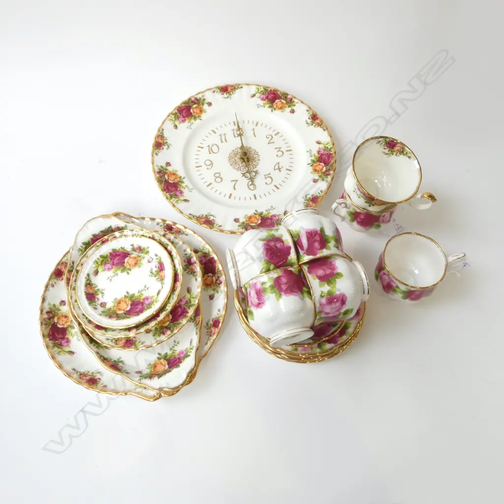 ROYAL ALBERT OLD ENGLISH ROSE 6 CUPS/PLATES 1 SAUCER WITH OLD COUNTRY ROSE TRIO ,TWO LGE & ONE SMALL PLATE WITH WALL CLO Image 1++