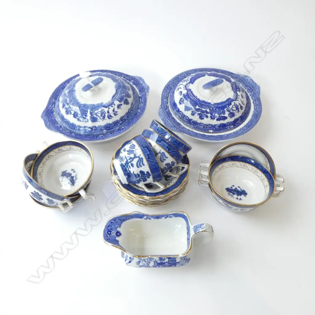 2 WILLOW PATTERN TUREENS, GRAVY JUG & BOOTHS OLD WILLOW Image 1++