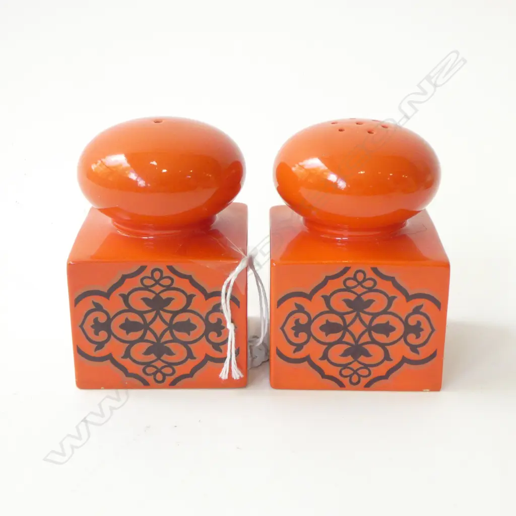 PAIR OF 1970S CARLTONWARE ORANGE SALT PEPPER H.80mm Image 1++