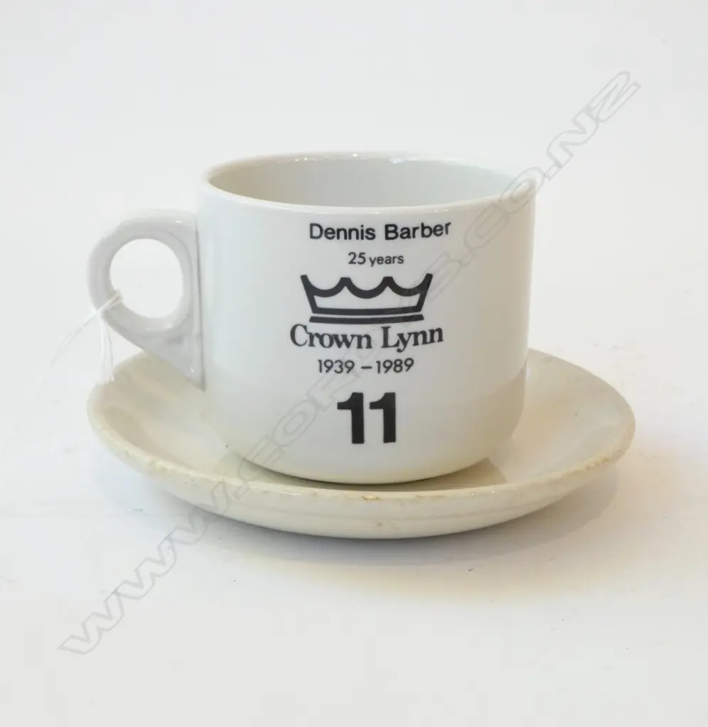 CROWN LYNN STAFF CUP & SAUCER DENNIS BARBER 25 YEARS 1939-1989 Image 1++