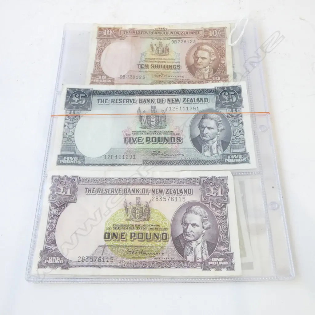 14 BANK NOTES; 4x N.Z.POUNDS & DOLLAR, 5x DEUTSCHE MARK, 5x NEDERLANDSCHE Image 1++