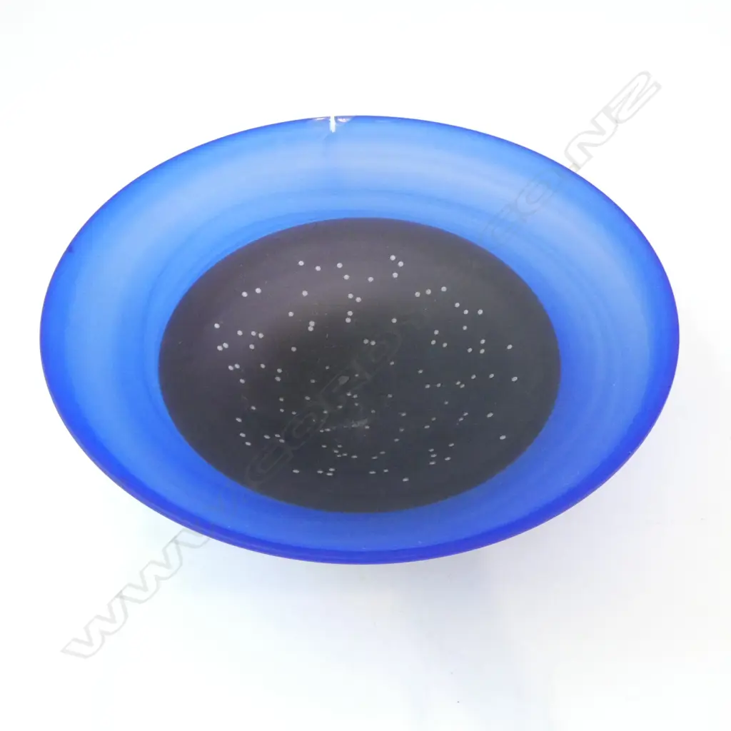 GARRY NASH ART GLASS BOWL '92 400mm minor fault to rim Image 1++