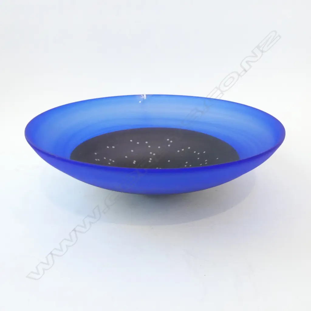 GARRY NASH ART GLASS BOWL '92 400mm minor fault to rim Image 1++