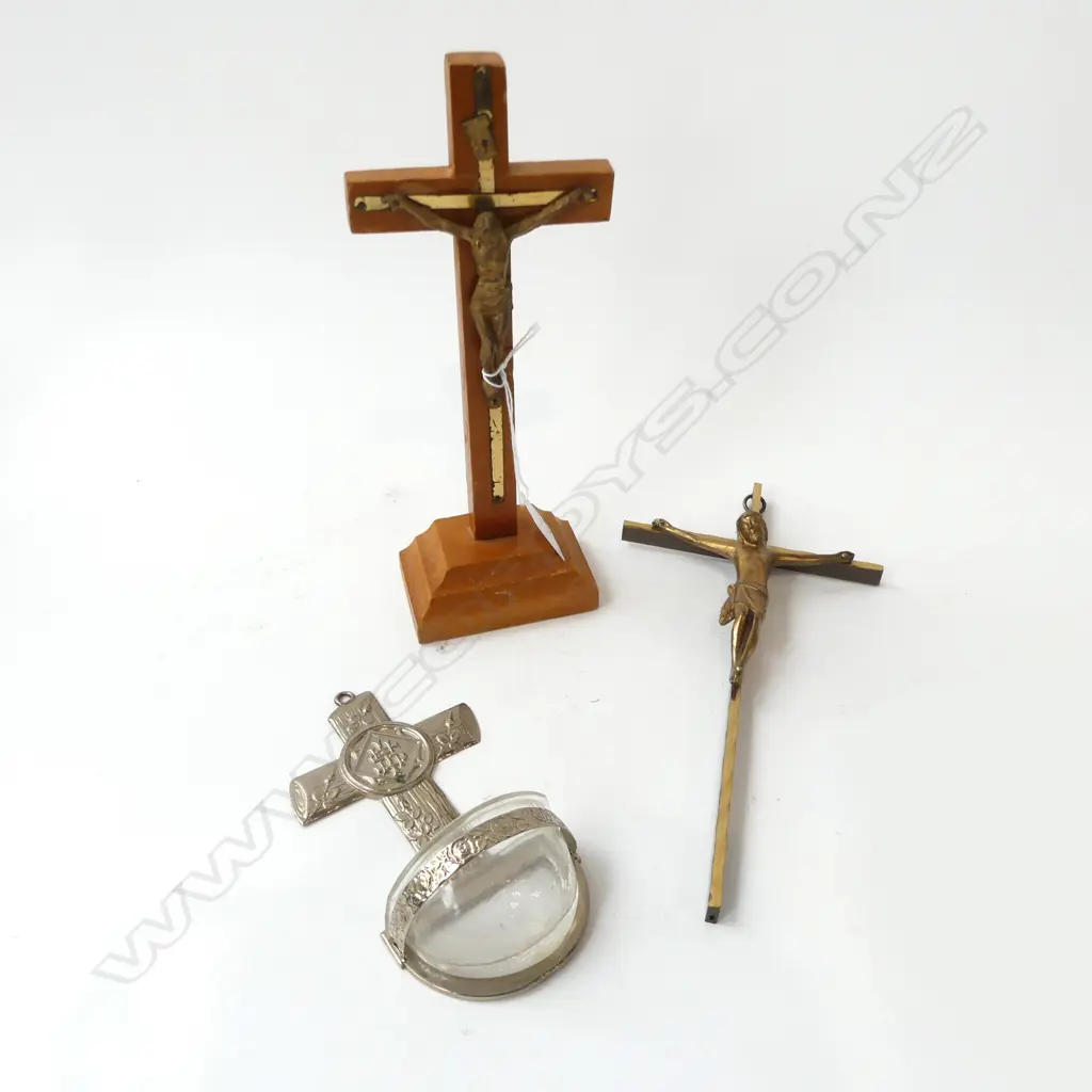 3 CRUCIFIX, 1 w. HOLY WATER DISPENSER H.250mm Image 1++