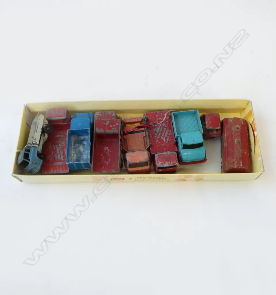 8 DIE CAST TRUCKER FLEET L80MM Image 1++