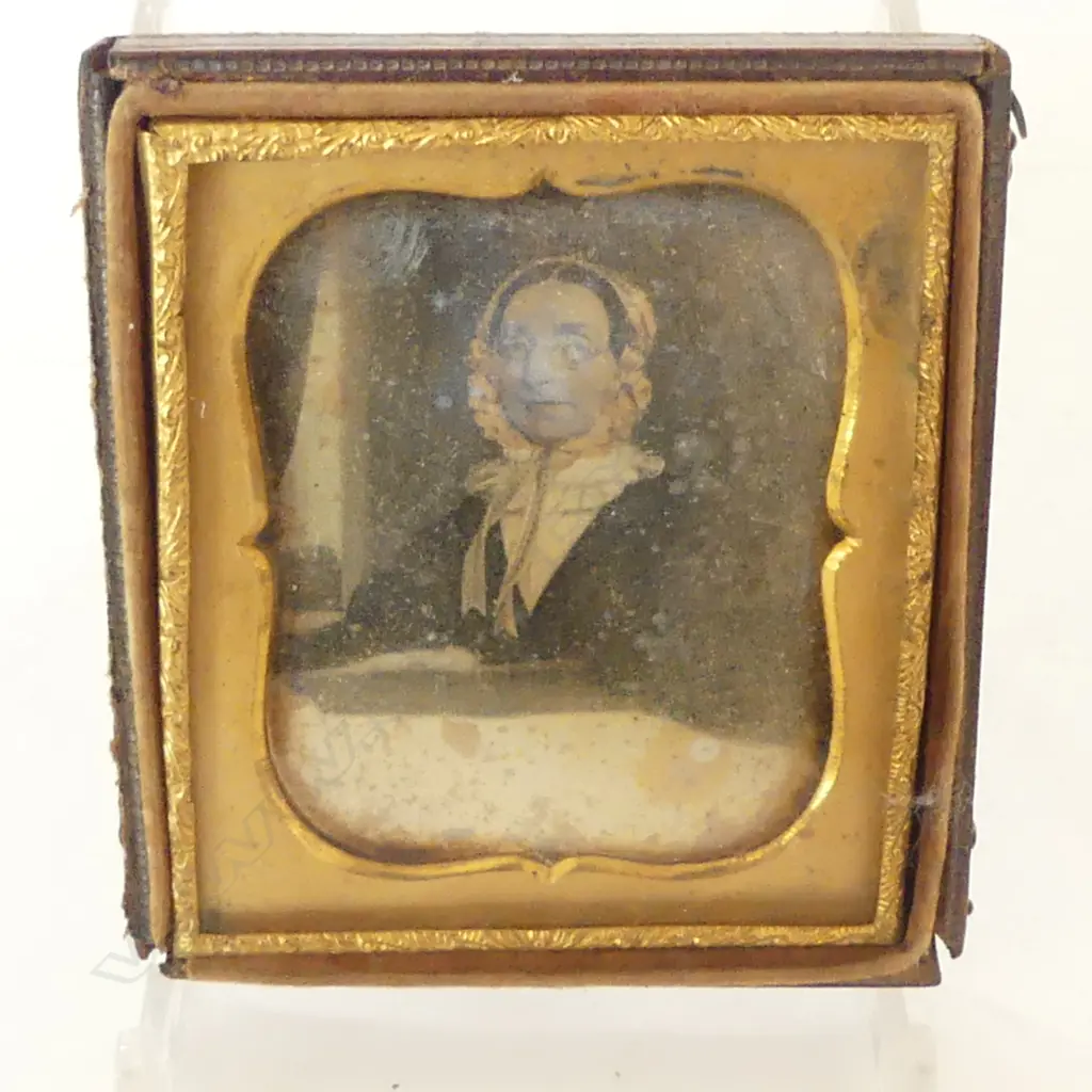3 OLD FRAMED DAGUERREOTYPES; Frames damaged. 95x80mm Image 1++