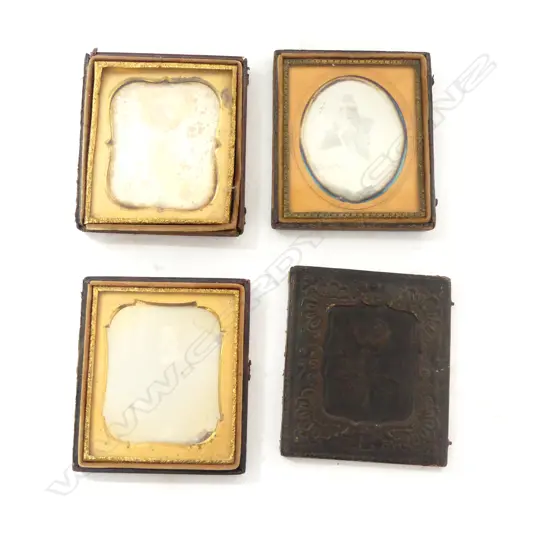 3 OLD FRAMED DAGUERREOTYPES; Frames damaged. 95x80mm