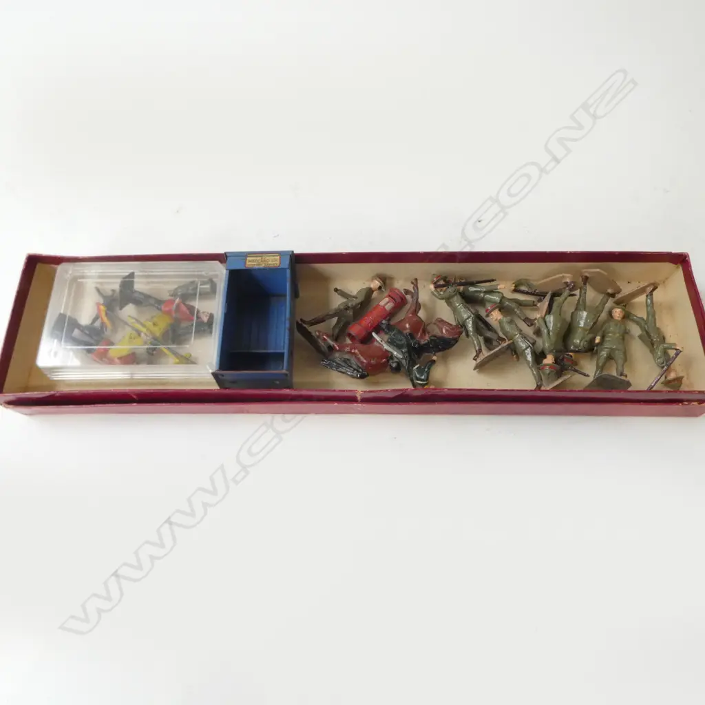 COLLECTION OF VINTAGE NZ INFANTRY LEAD SOLDERS H60MM MECCANO PCS PLANE ETC Image 1++