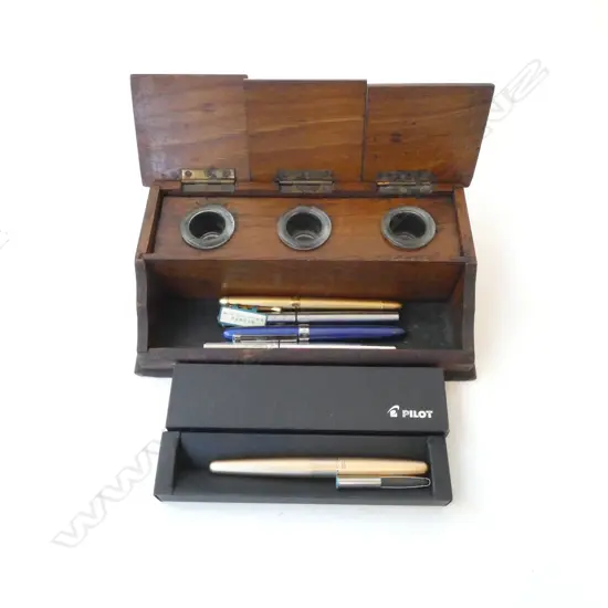 WOODEN INK WELL W.245mm + ASST FOUNTAIN PENS ETC