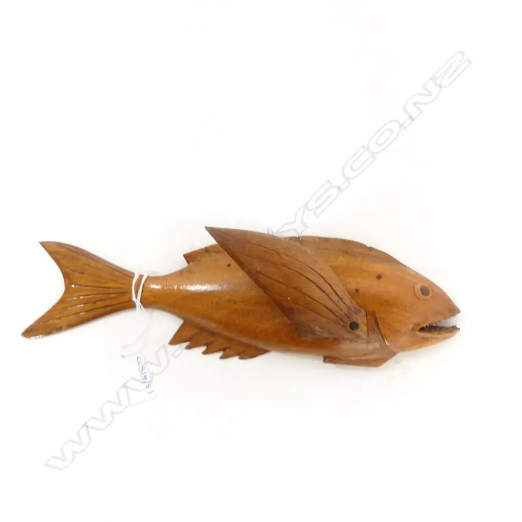 PITCAIN ISLAND WALL MOUNTED WOOD FLYING FISH BY AUDREY YOUNG L290MM Image 1++