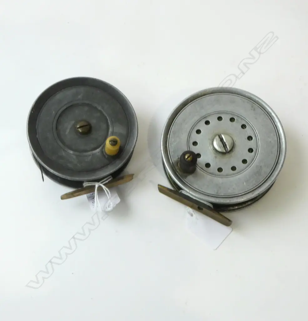 2 VINTAGE ALUMINIUM FRESH WATER FISHING REELS DIA100MM LARGEST Image 1++