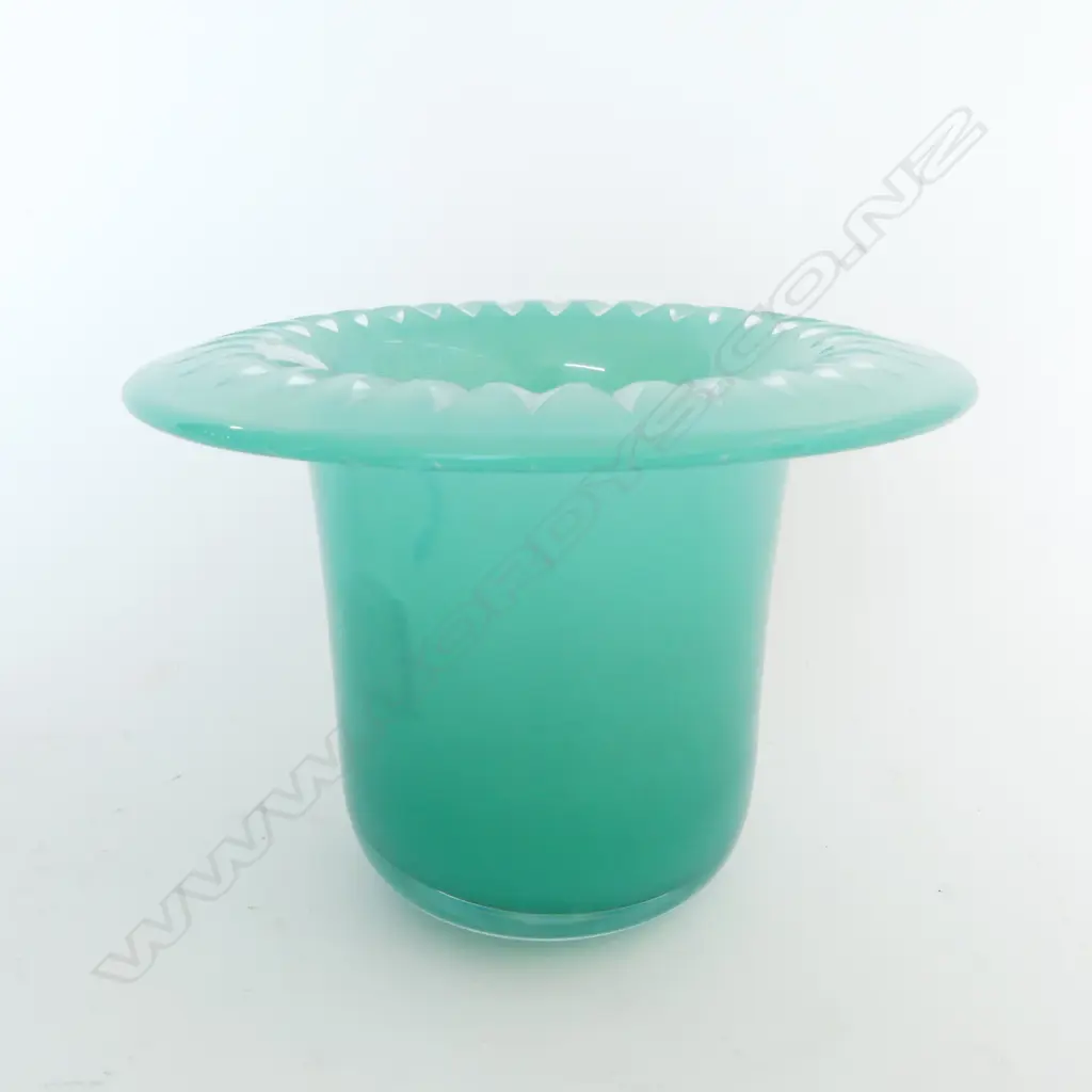 KOSA SIGA GREEN CUT GLASS VASE H.150mm Image 1++