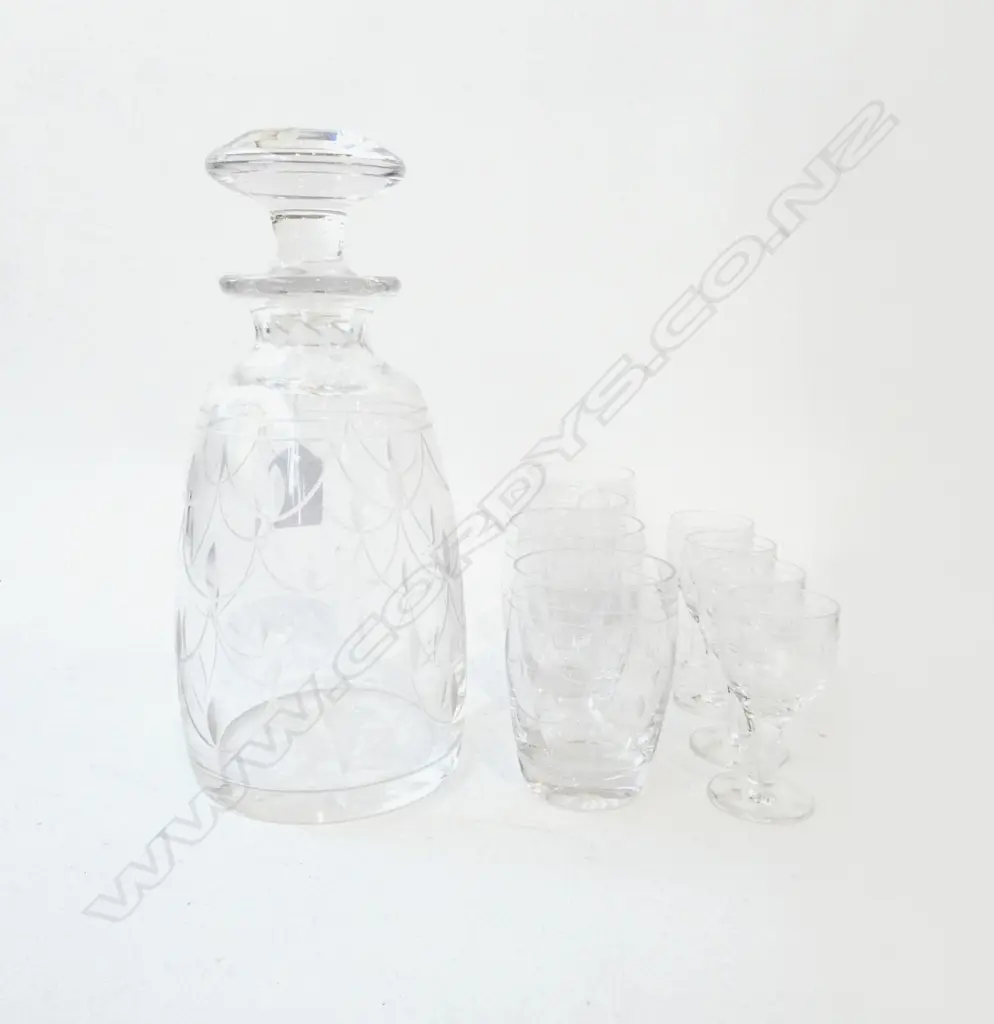 STUART CRYSTAL DECANTER H.230mm & 8 GLASSES  Image 1++