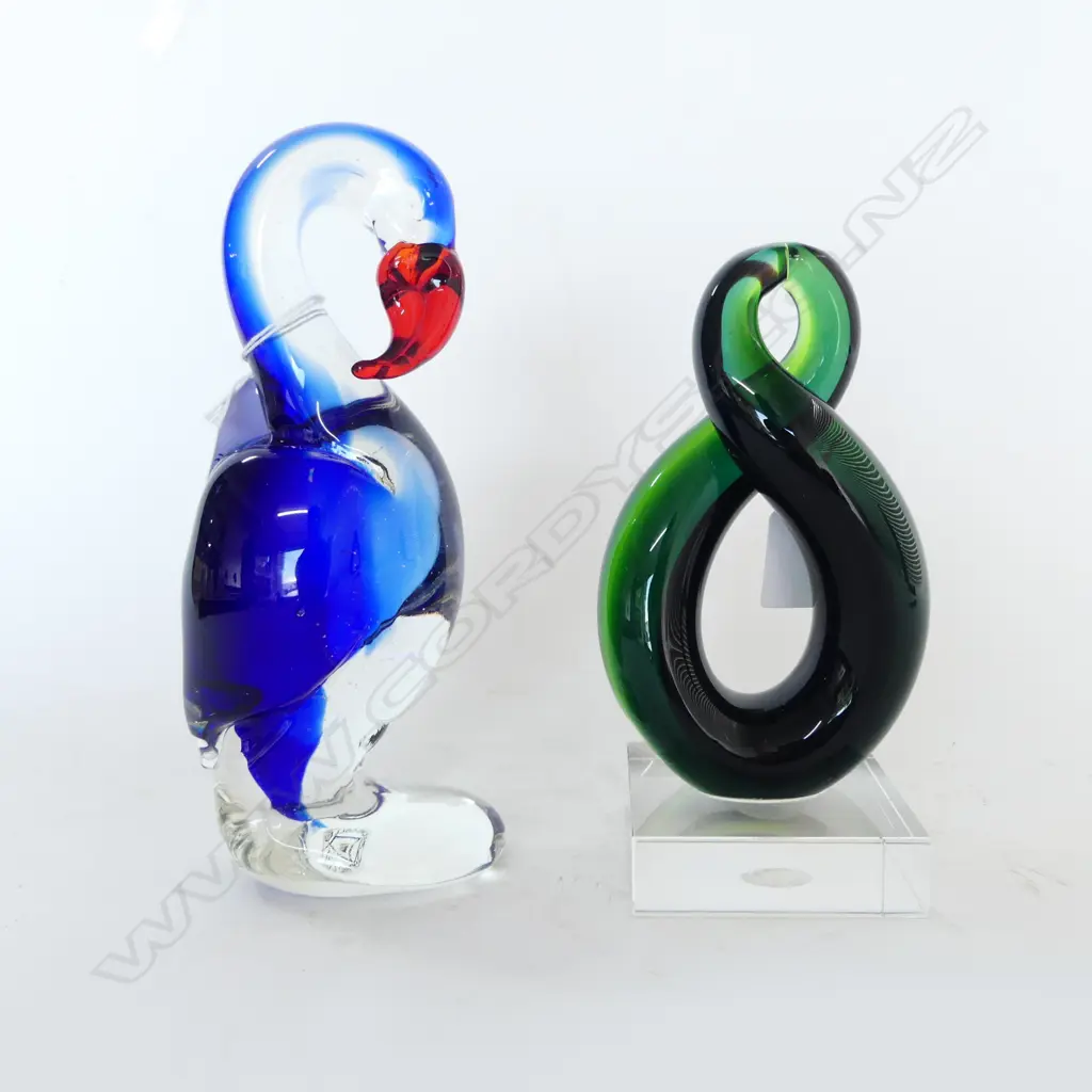 STUDIO GLASS SCUPTURE H180 & NZ GLASS BIRD 215MM Image 1++