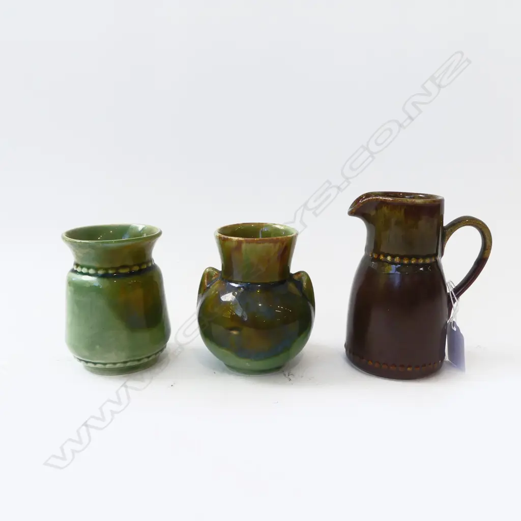 3 PCES CROWN LYNN; 2 VASES #133 & #134 + JUG H.130mm Image 1++