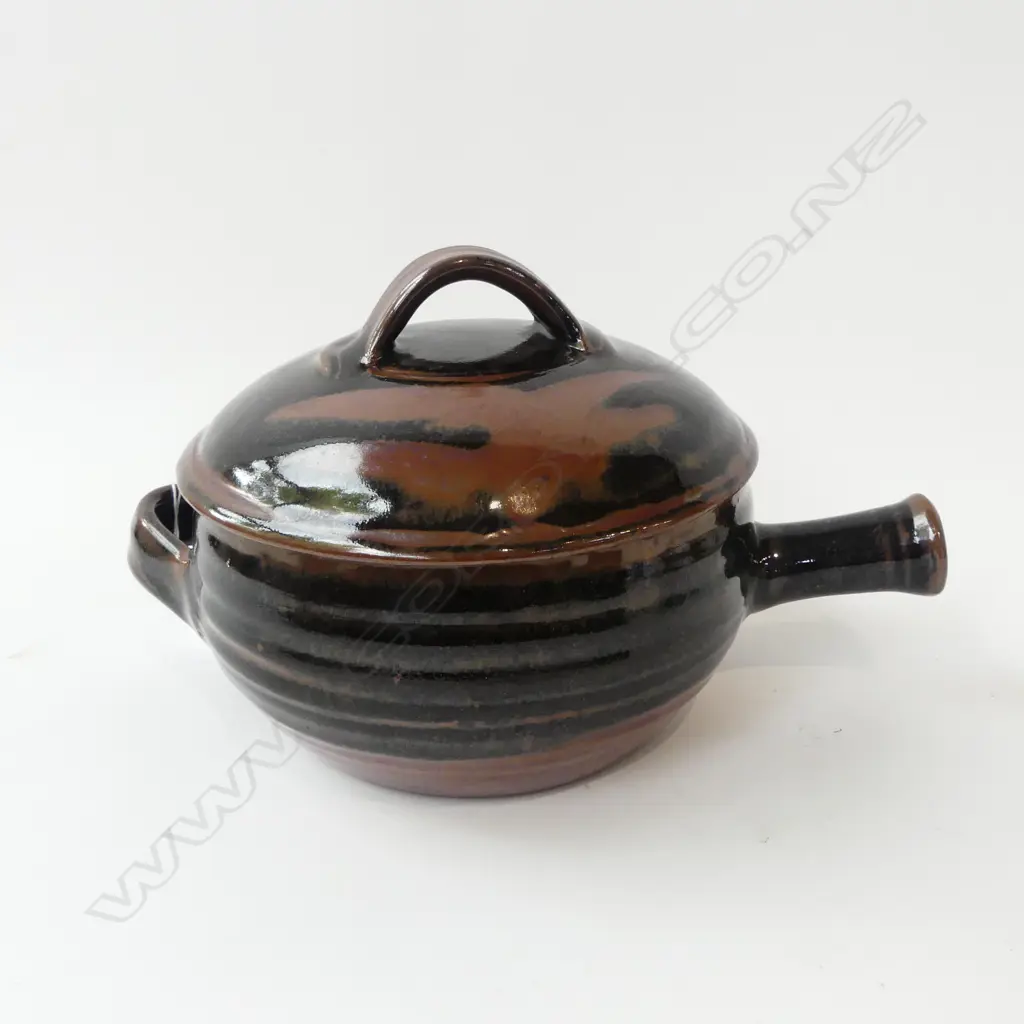 PETER STICHBURY (1924-2015) N.Z. STUDIO POTTERY CASSEROLE DISH; Tenmoku glaze, H.170mm Image 1++