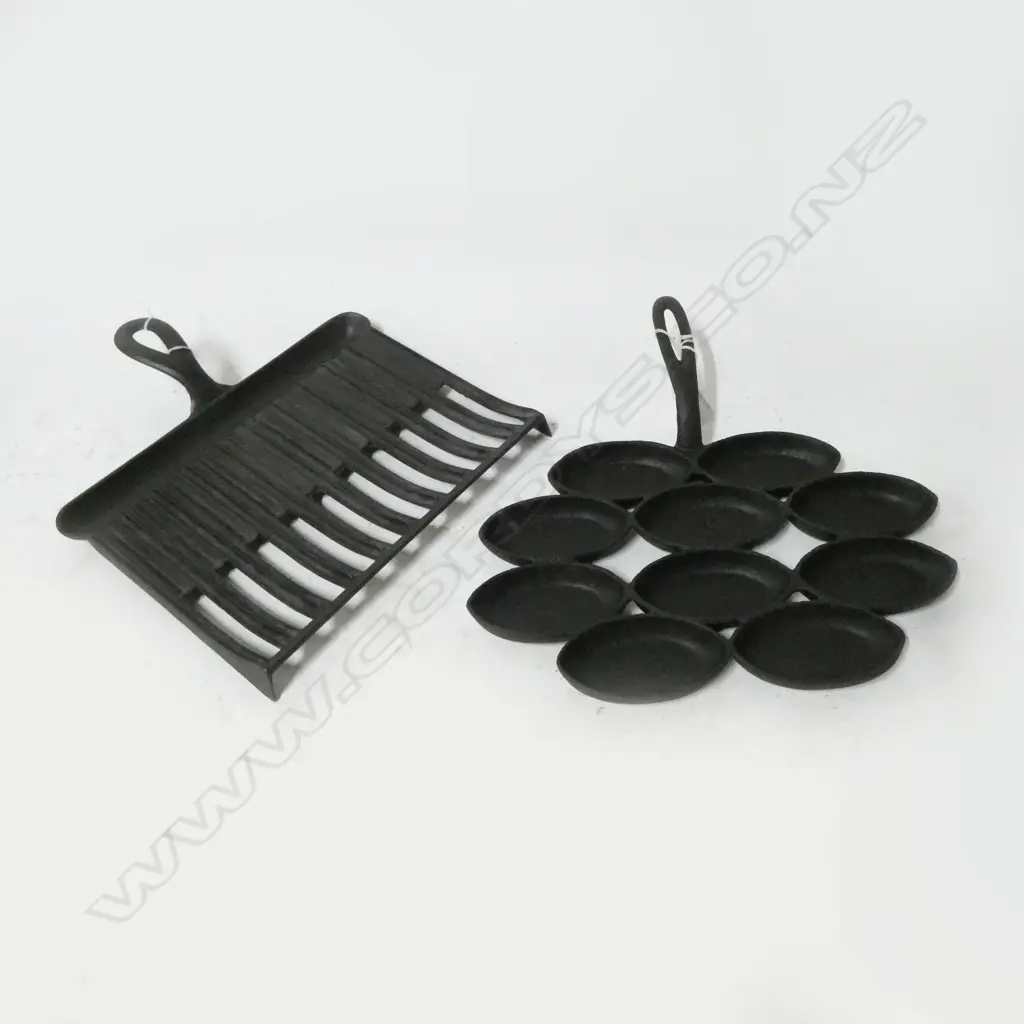 1844/1796  2 VINTAGE CAST IRON EGG & BACON SKILLETS L340MM Image 1++