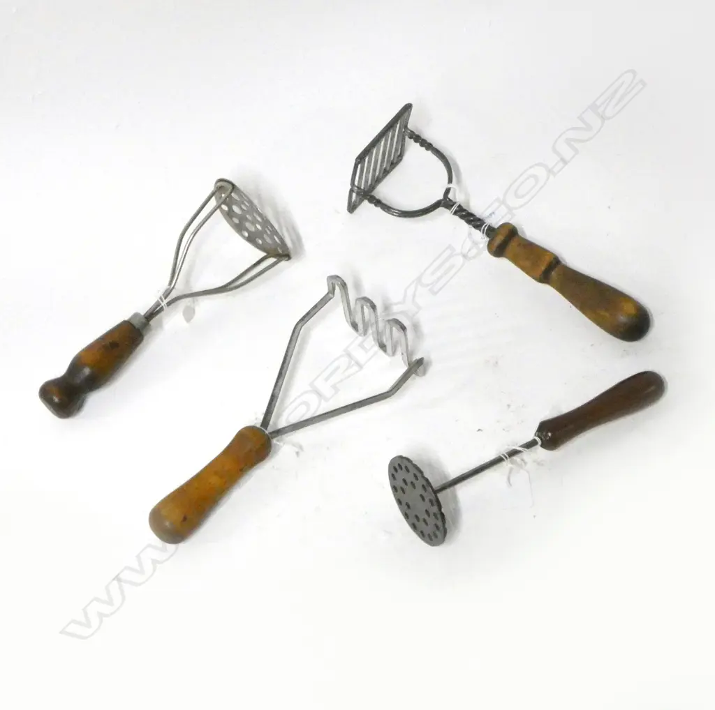 (1027/997/1174/2900) 4 ASST VINTAGE MASHERS  Image 1++