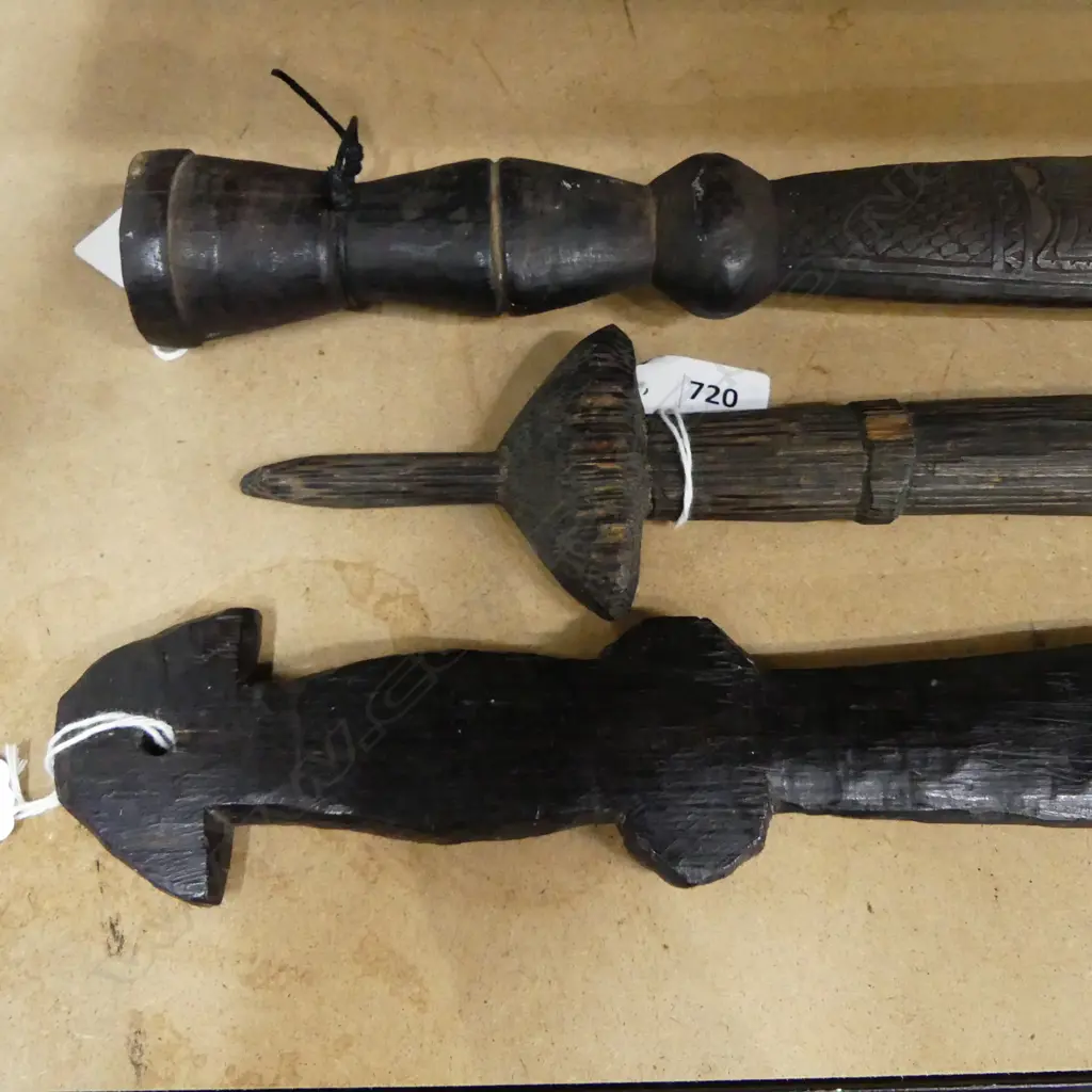 3 PAPUA NEW GUINEA? CARVED SWORD FORMS L.1120mm Image 1++